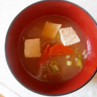 豆腐・人参・大根の味噌汁